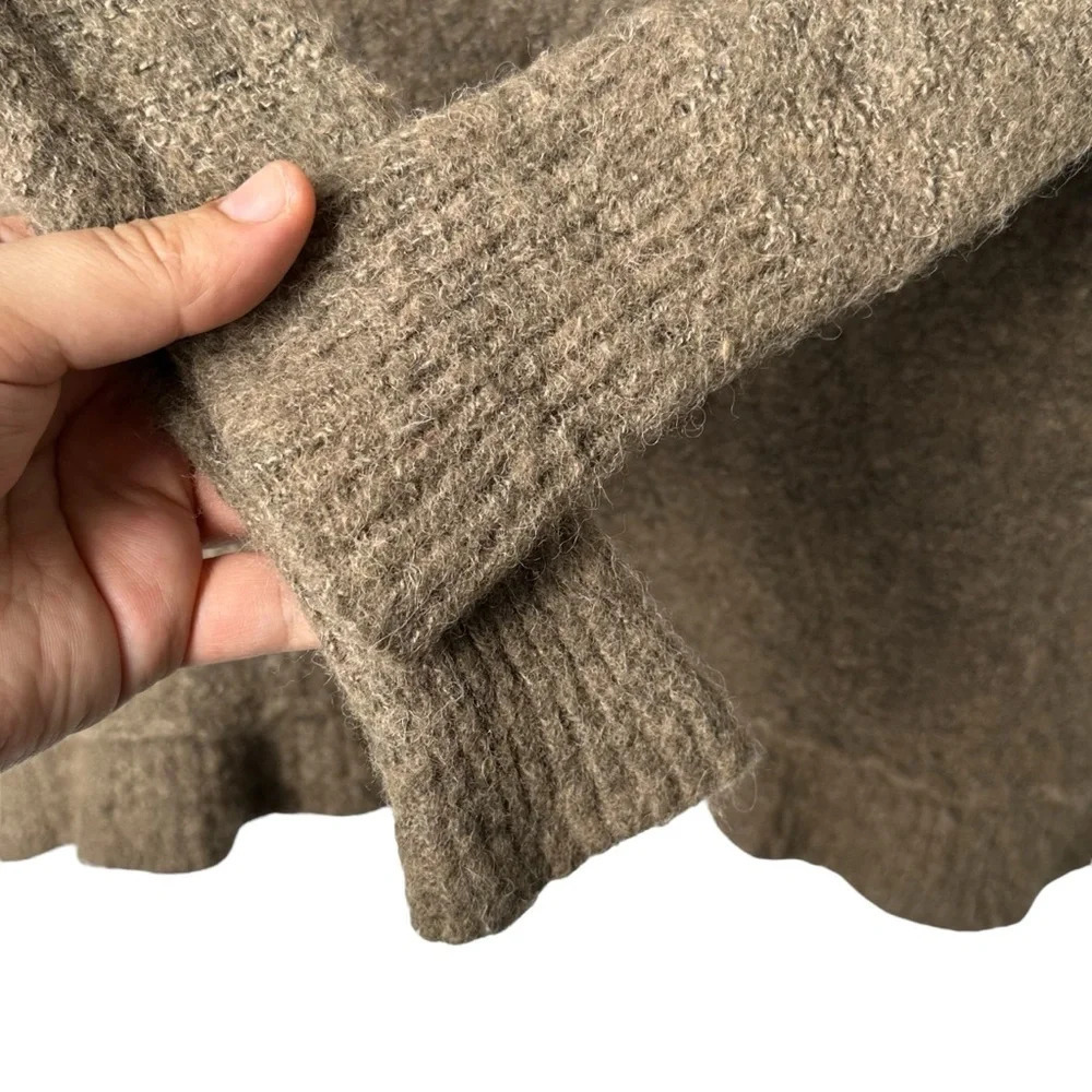 Free People Alpaca Blend V Neck Sweater Taupe Size XS Soft Fuzzy Boho Ruffle Hem - Picture 4 of 8